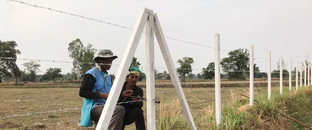 ชุดล้อมเสารั้วลวดหนาม