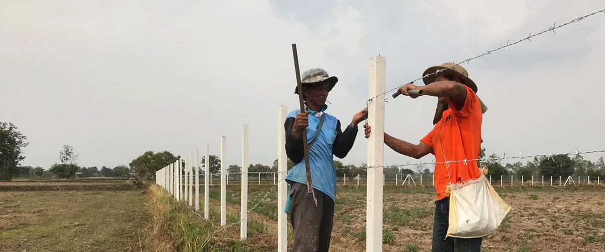 ชุดล้อมเสารั้วลวดหนาม